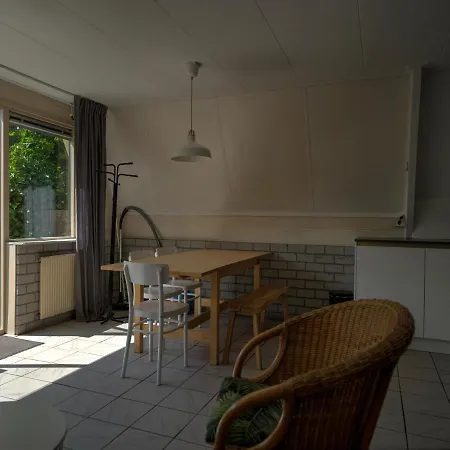 Casa de Férias Cosy In With Balcony Terrace Eerbeek